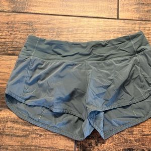 Lululemon speed up low rise lined 2.5” short size 4